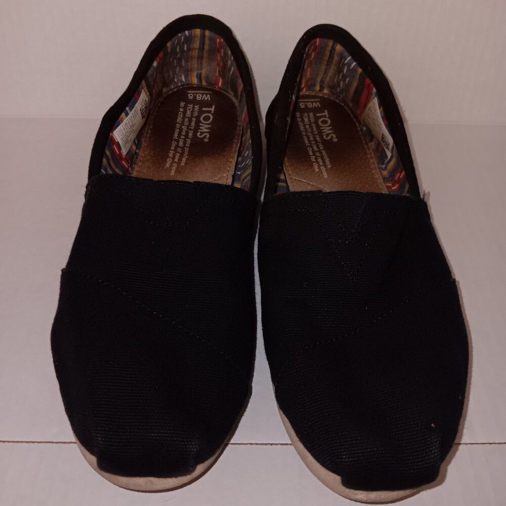 TOMS SLIP ON CANVAS SHOES